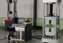 液壓拉力機調(diào)試車間